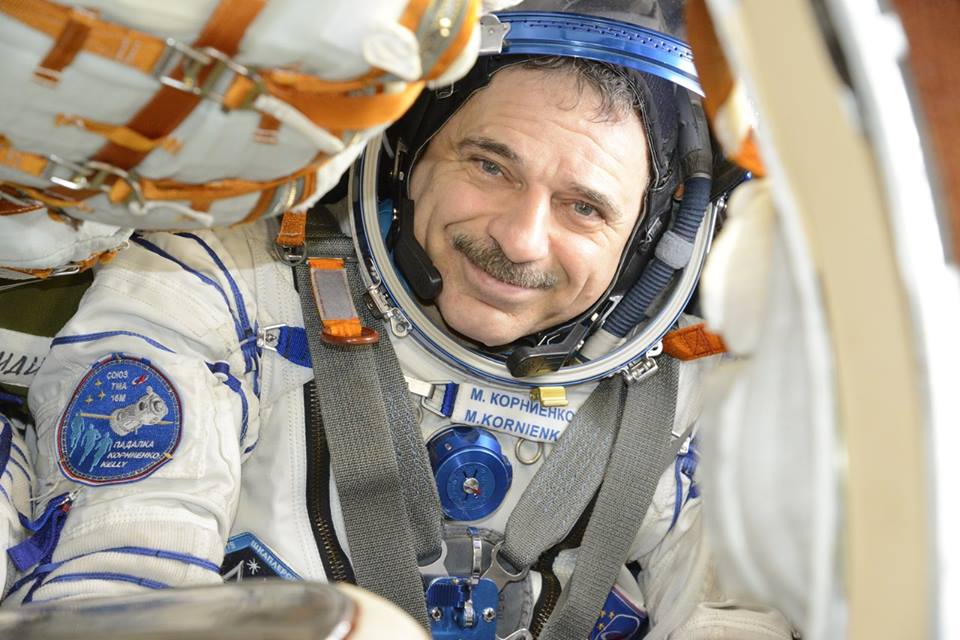 После года на орбите Михаил Корниенко участвует в новых экспериментах - «Виртуальный музей космонавтики»