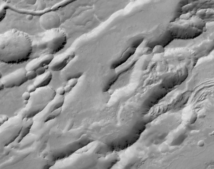 «Trace Gas Orbiter» отправил на Землю первые высококачественные снимки Марса - «Виртуальный музей космонавтики»