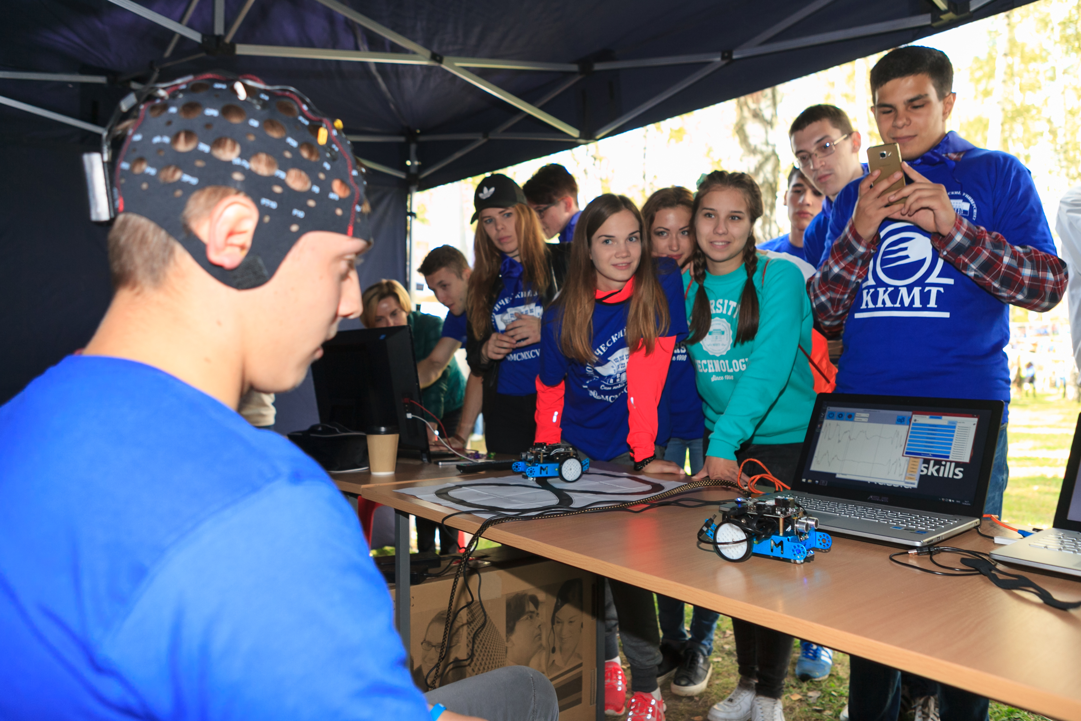 Студенты научили королёвцев двигать машины силой мысли - «Виртуальный музей космонавтики»