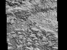 Поверхность Плутона крупным планом